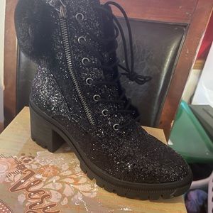 Very g sparkle boots with fur size 9.5